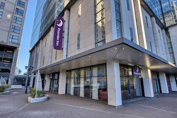 premier inn cardiff cc queen street
