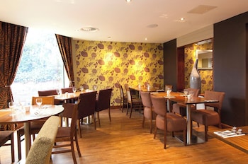 premier inn cardiff cc queen street