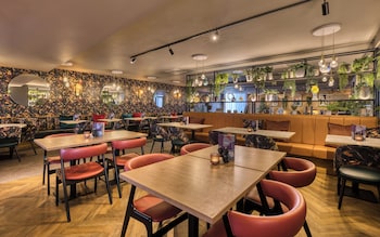 premier inn cardiff cc queen street