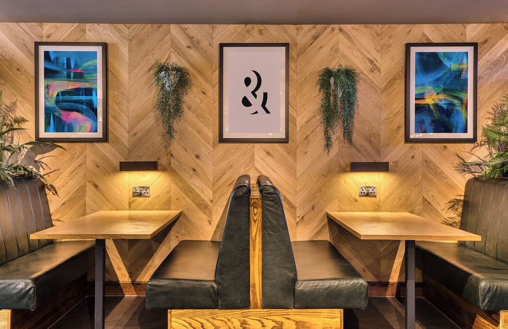 premier inn cardiff cc queen street