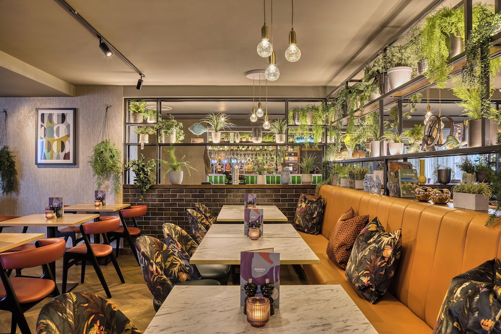 premier inn cardiff cc queen street