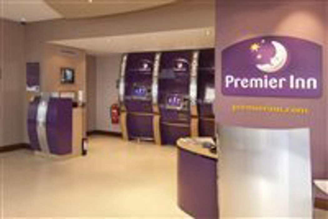 premier inn cardiff cc queen street