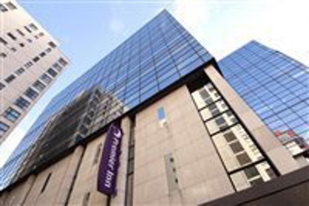 premier inn cardiff cc queen street