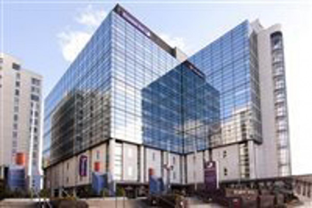 premier inn cardiff cc queen street