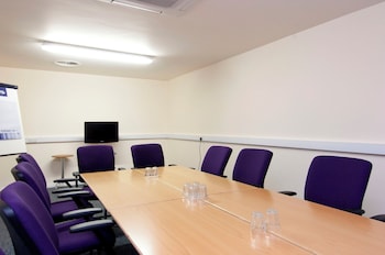 premier inn cardiff cc queen street