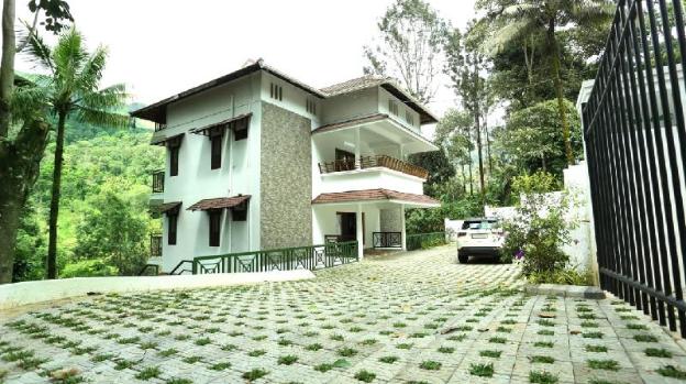 the cascade munnar
