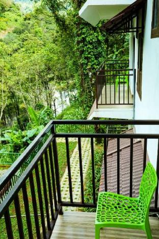 the cascade munnar