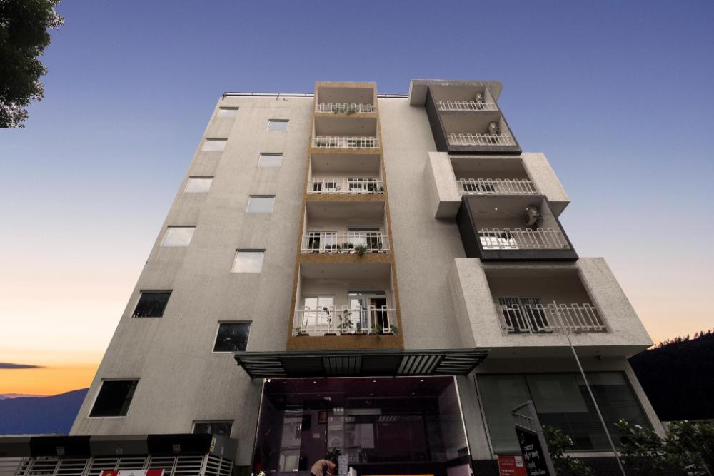 de royale sapphire suites