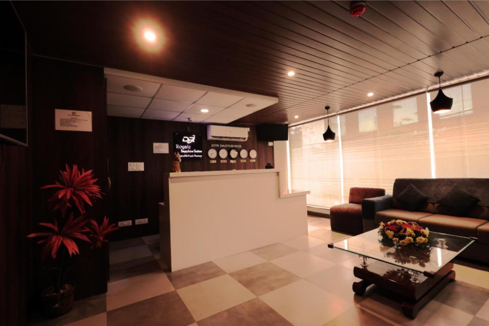 de royale sapphire suites