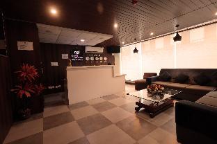 de royale sapphire suites