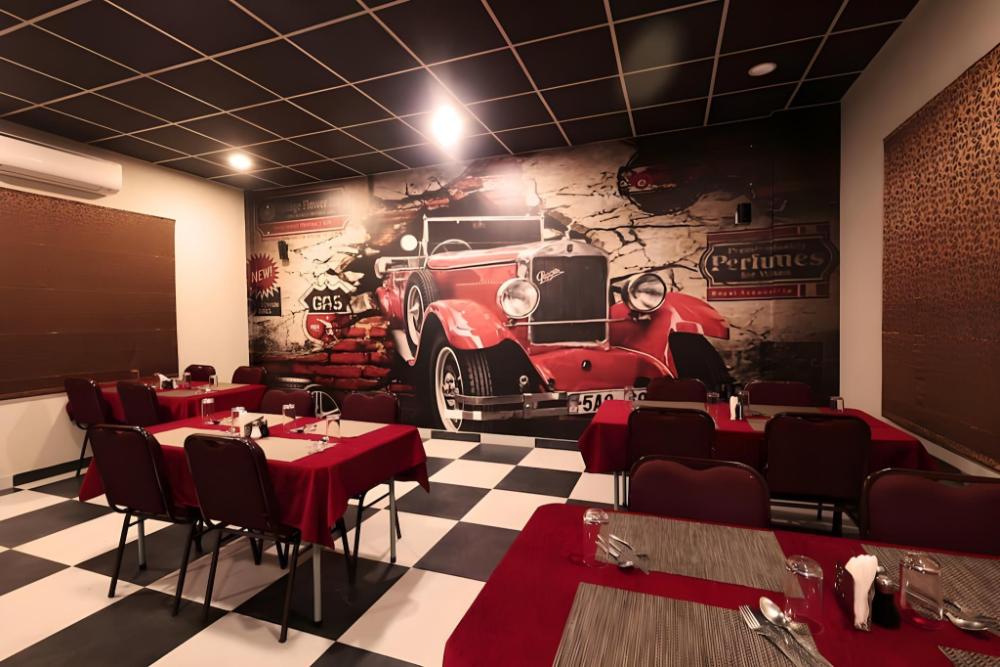 de royale sapphire suites