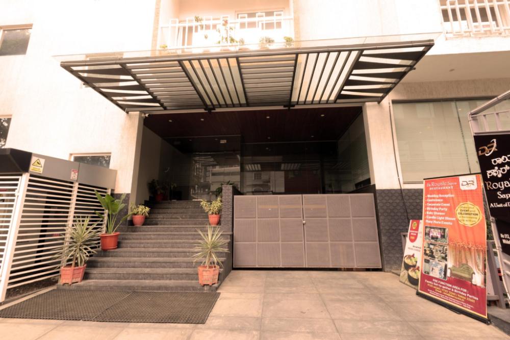 de royale sapphire suites