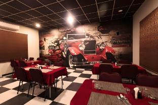 de royale sapphire suites