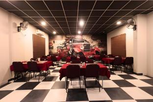 de royale sapphire suites