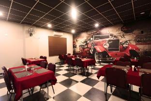 de royale sapphire suites