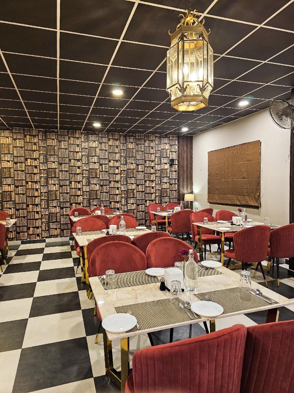 de royale sapphire suites