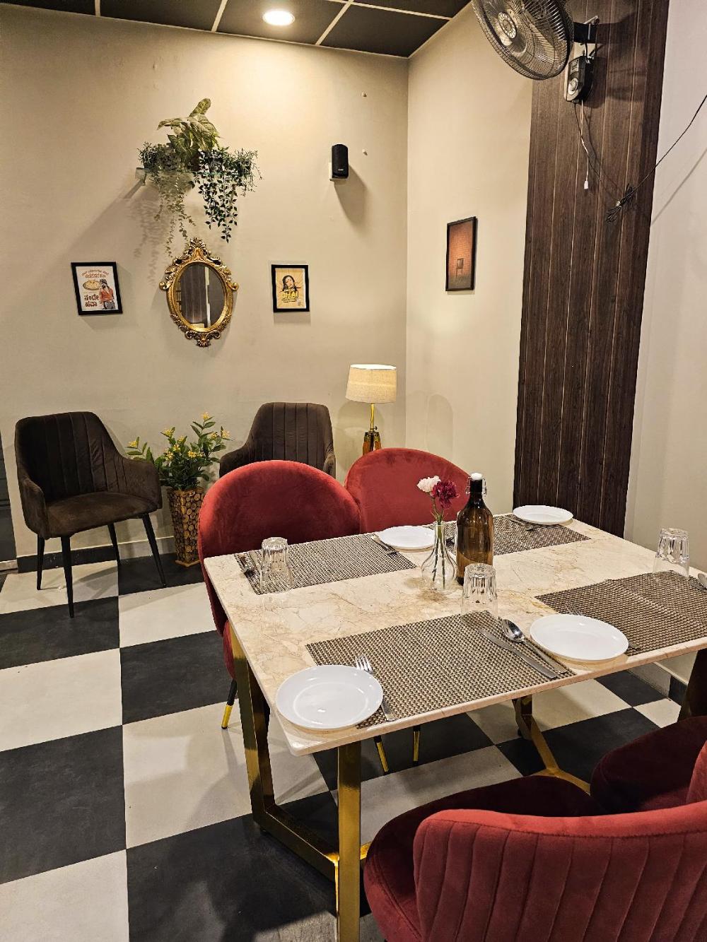 de royale sapphire suites