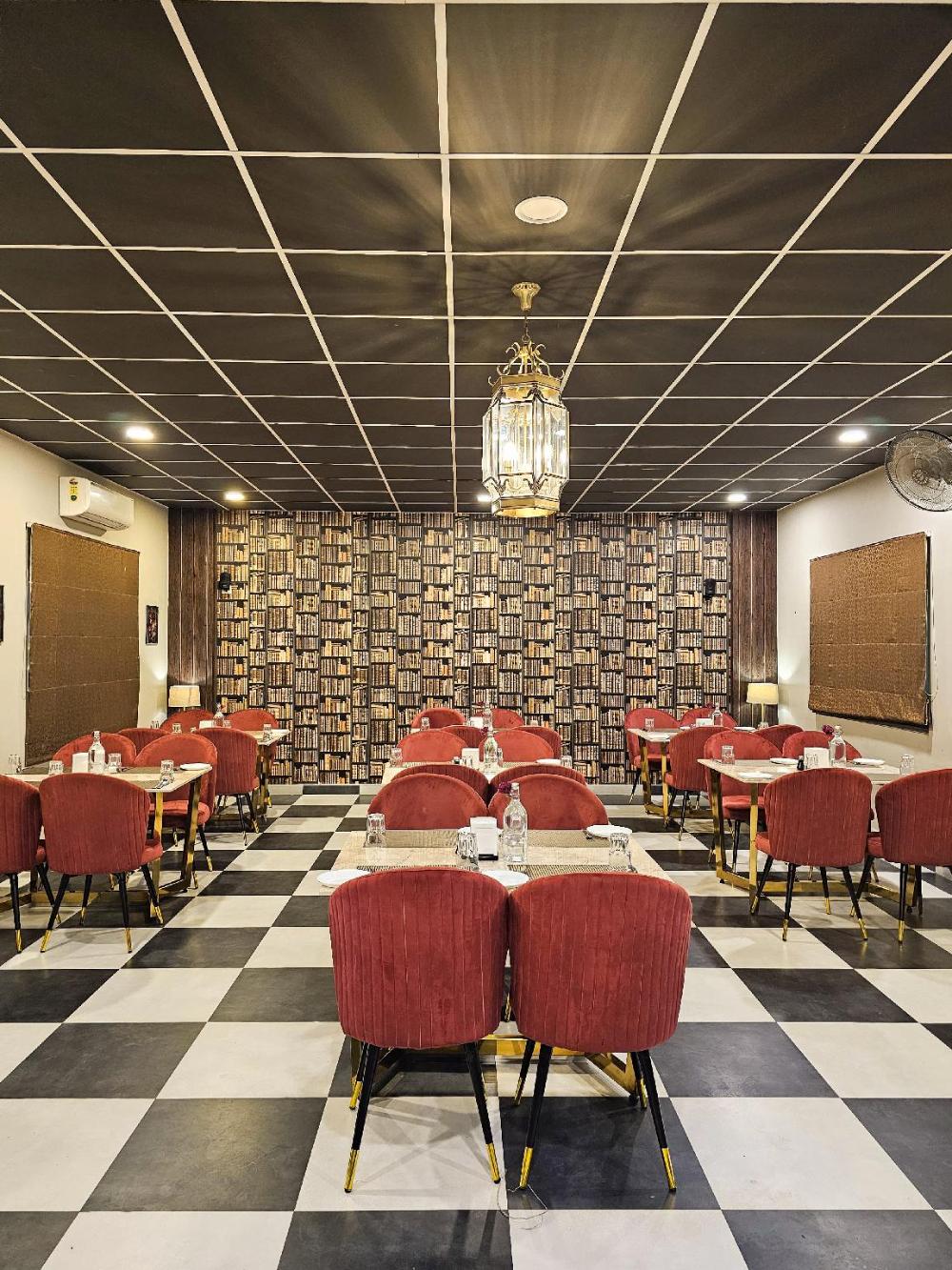 de royale sapphire suites