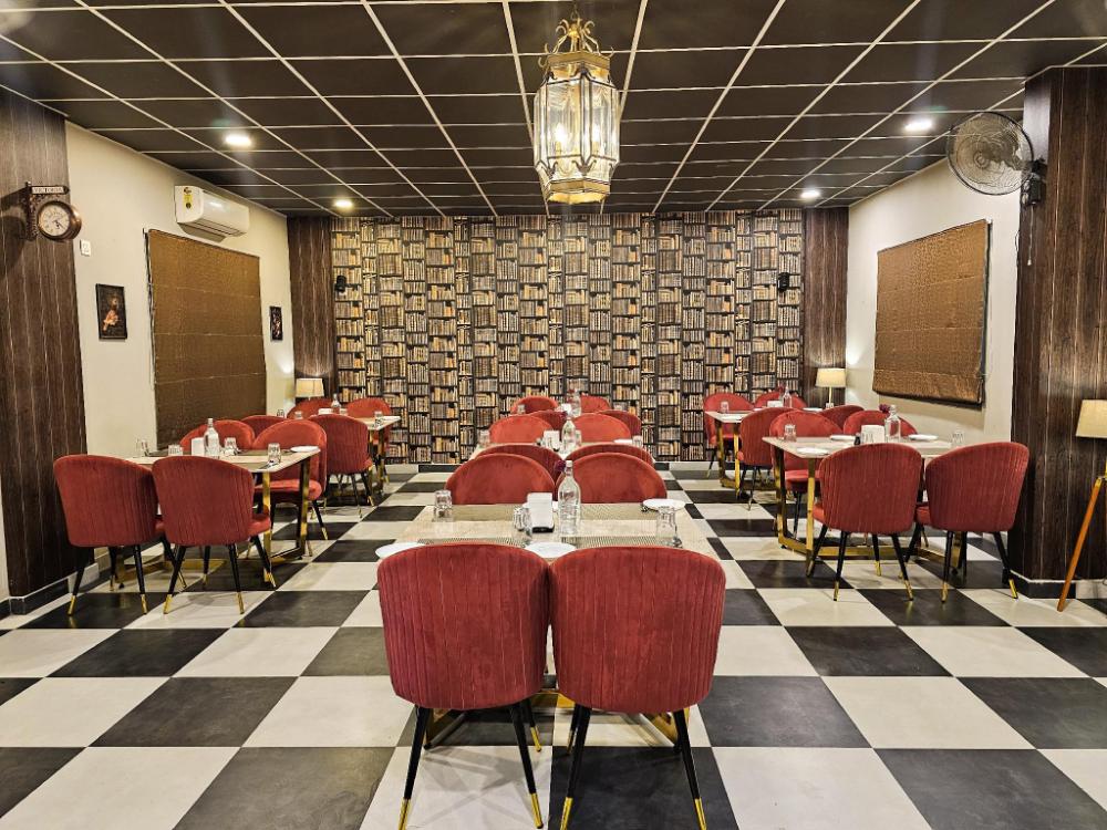 de royale sapphire suites