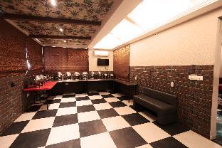 de royale sapphire suites