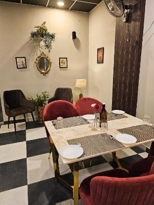 de royale sapphire suites