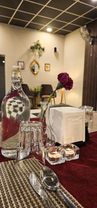 de royale sapphire suites