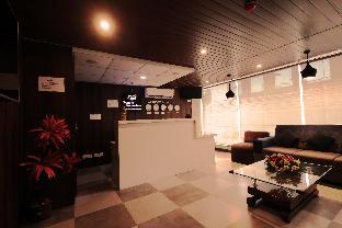 de royale sapphire suites