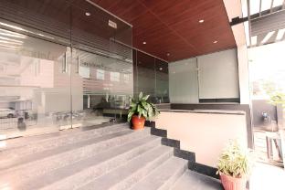 de royale sapphire suites