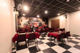 de royale sapphire suites