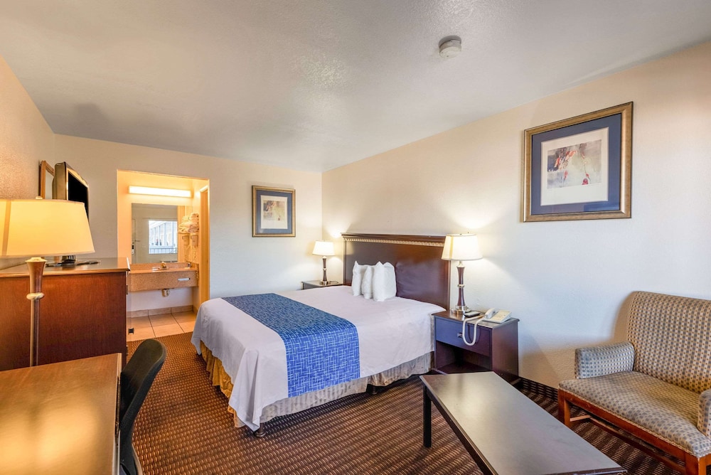 rodeway inn phoenix north i 17