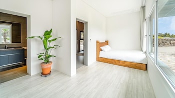 jeju themoon poolvilla