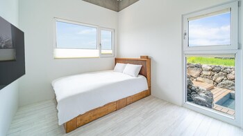 jeju themoon poolvilla