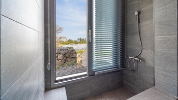 jeju themoon poolvilla