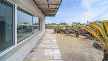 jeju themoon poolvilla