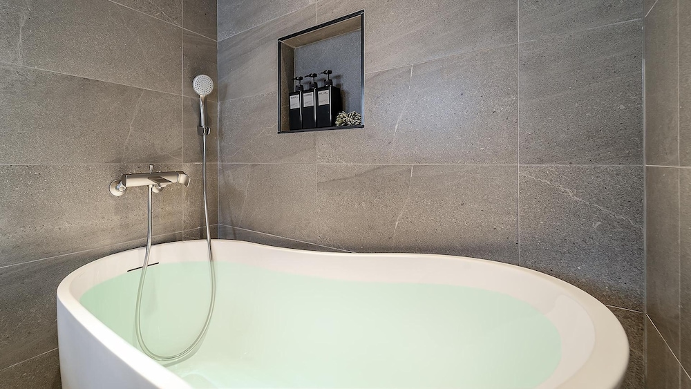 jeju themoon poolvilla