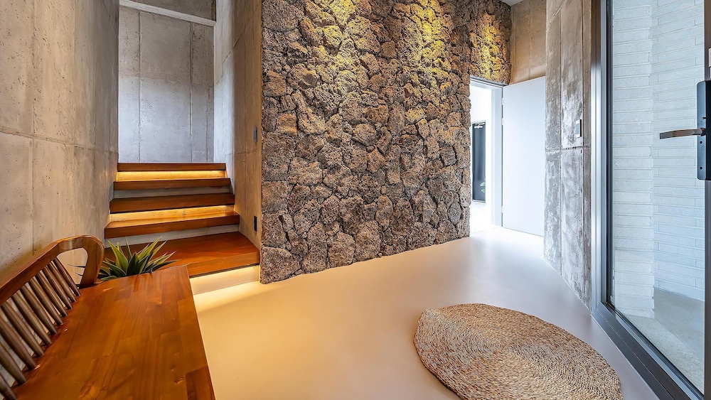 jeju themoon poolvilla