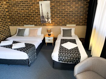 squatters homestead motel