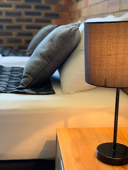 squatters homestead motel