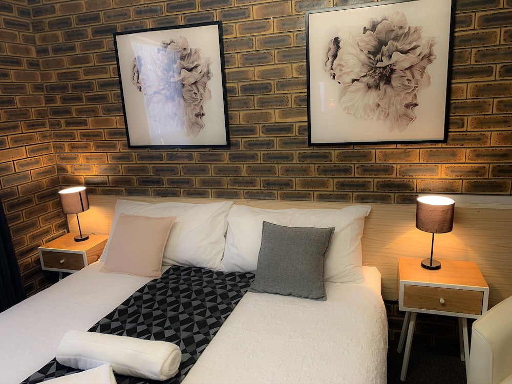 squatters homestead motel