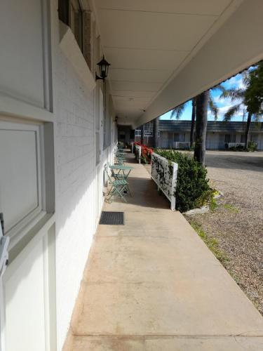 aromet motor inn