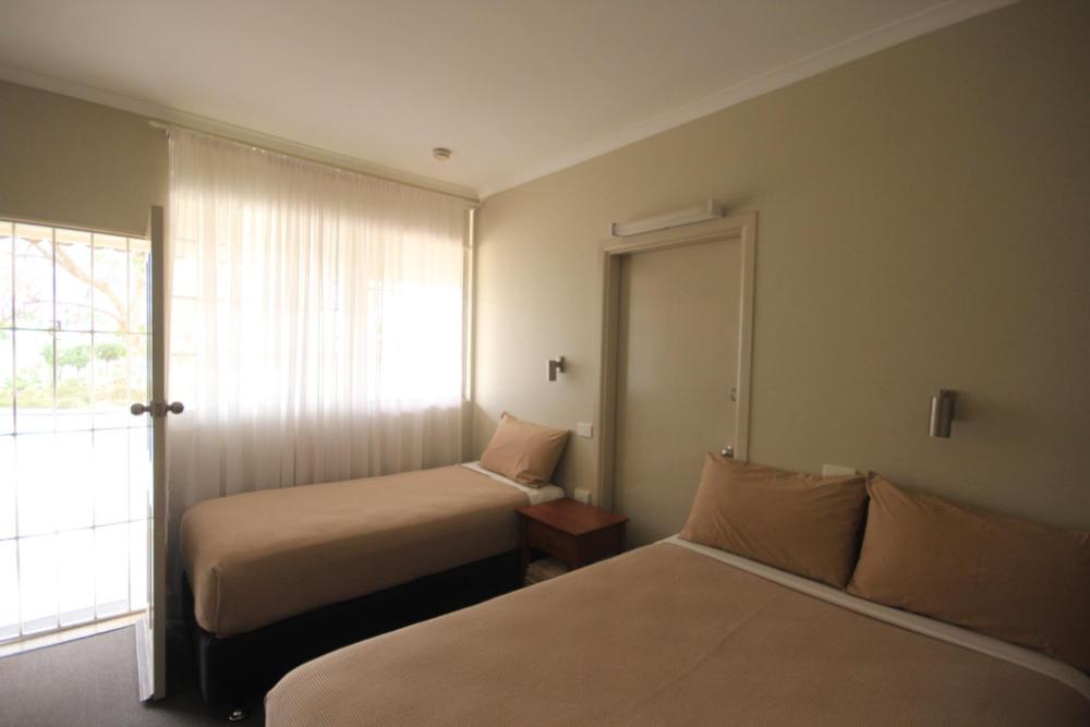 aromet motor inn