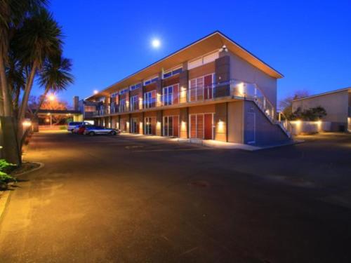 fitzherbert regency motor lodge