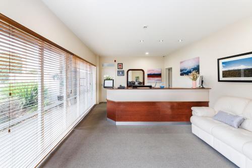 fitzherbert regency motor lodge