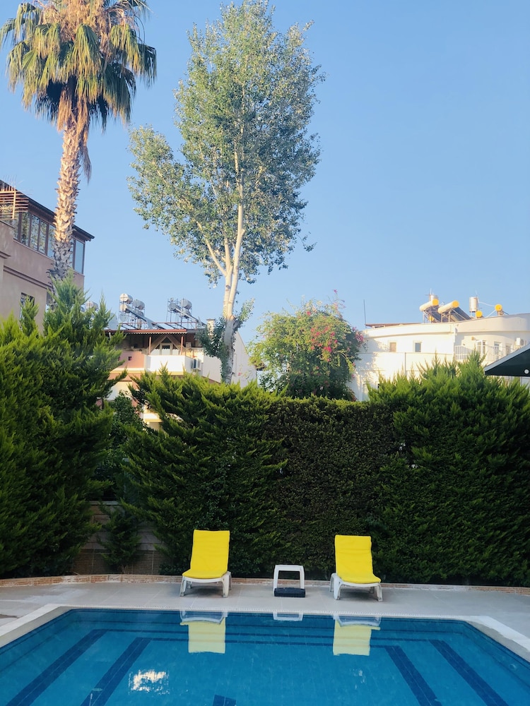 lemon hotel