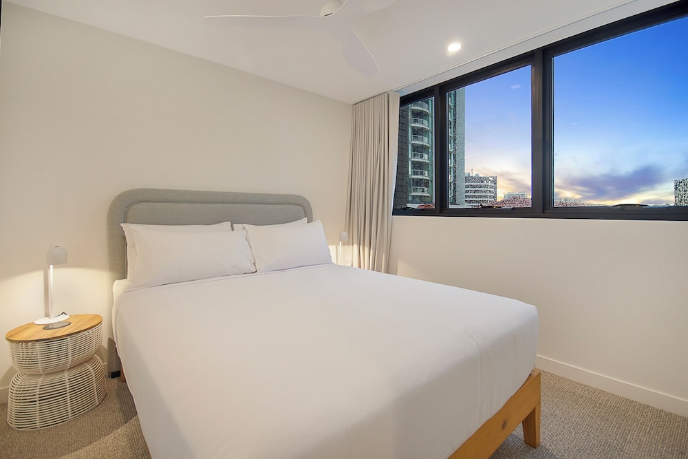 the shores surfers paradise apartments