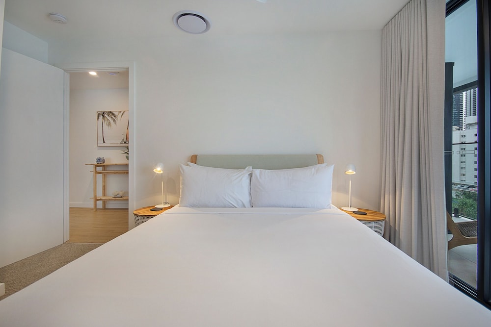 the shores surfers paradise apartments