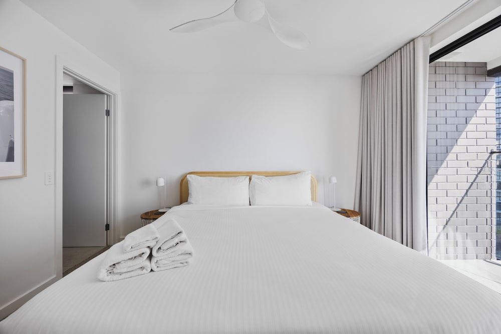 the shores surfers paradise apartments