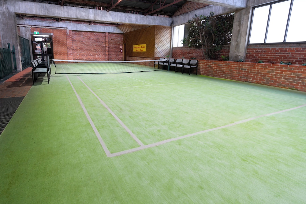 sovereign park motor inn