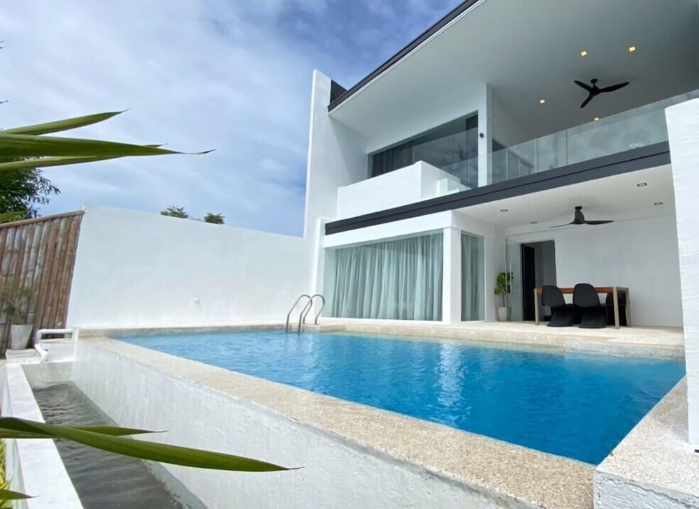 epic suites bohol adult only