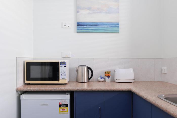 tin can bays sleepy lagoon motel